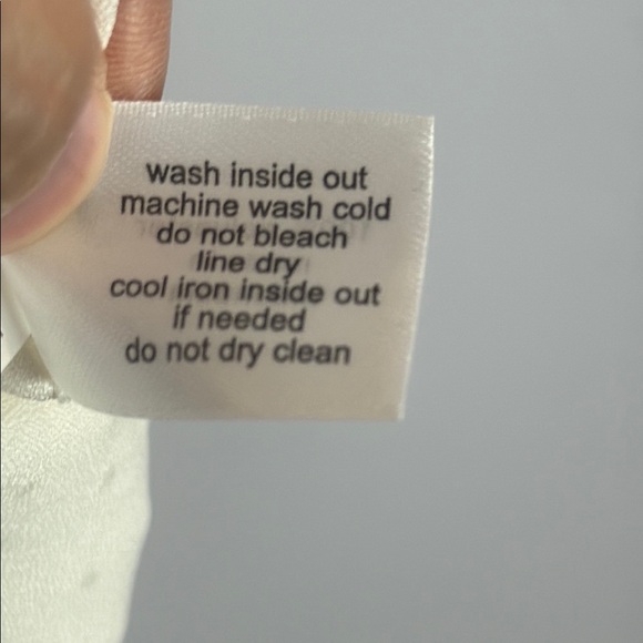 Lane Bryant Cream Sleeveless Blouse with Elegant Design Size 22 - Picture 9 of 12